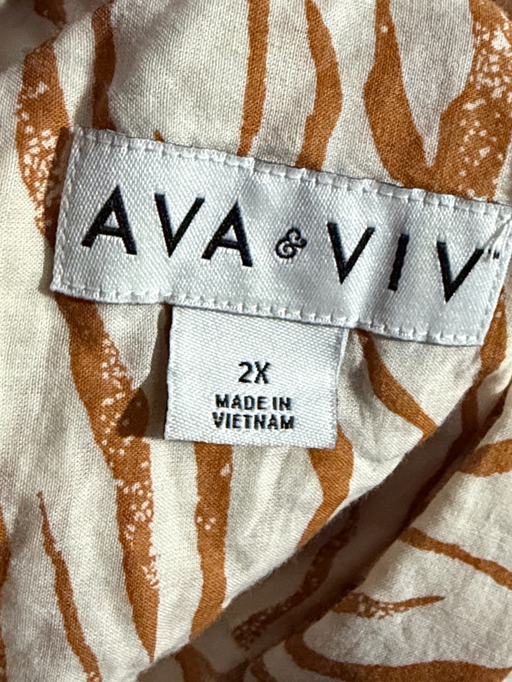 Ava & Viv White and Rust Tiger Stripe Print Dolman Sleeve Top- Size 2X - Picture 2 of 7